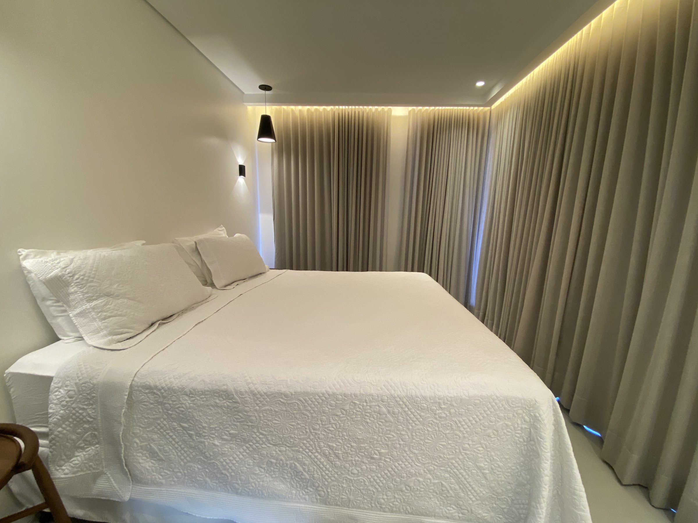 Cama da suíte master com vista
