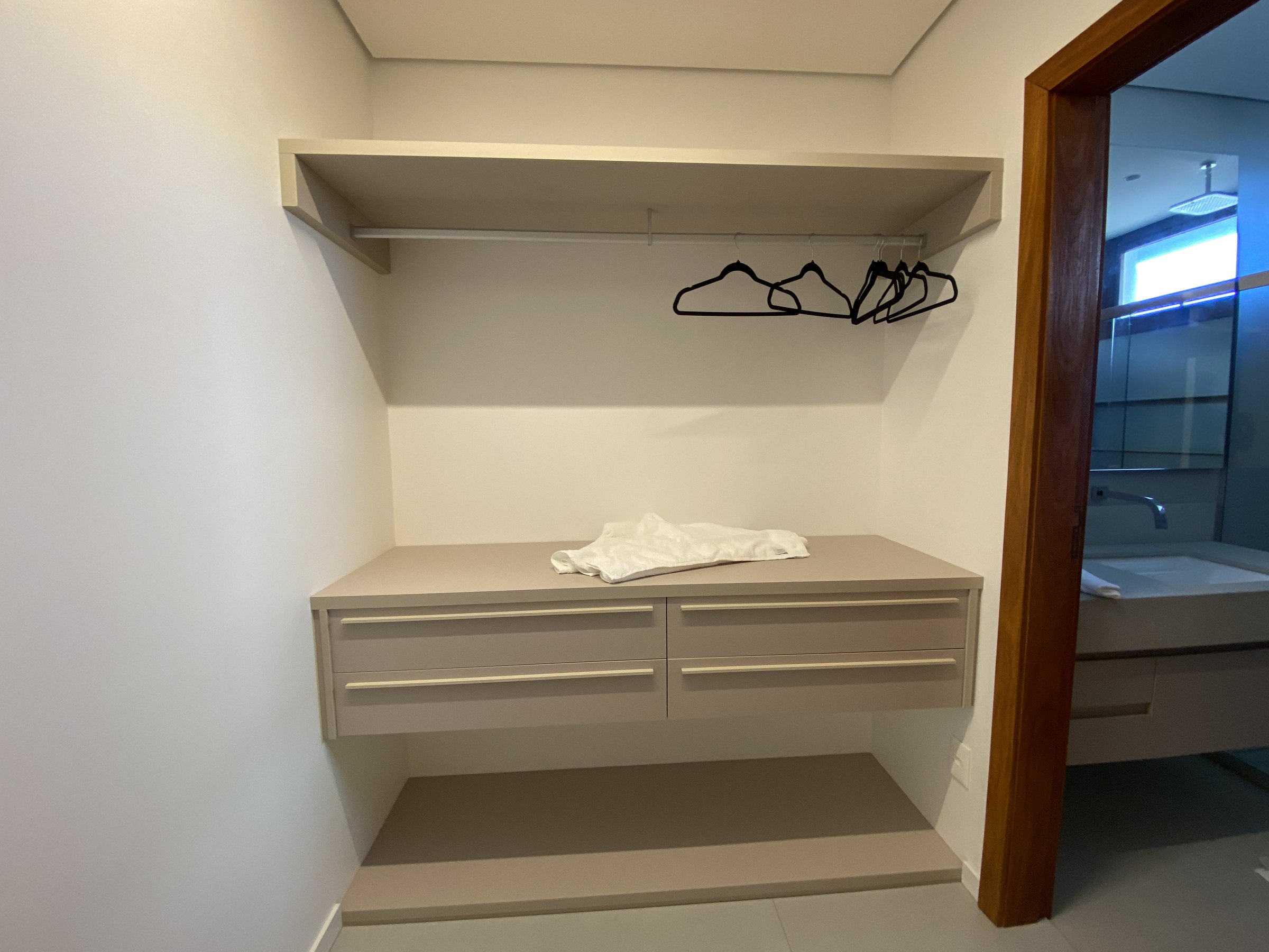 Closet com marcenaria sob medida