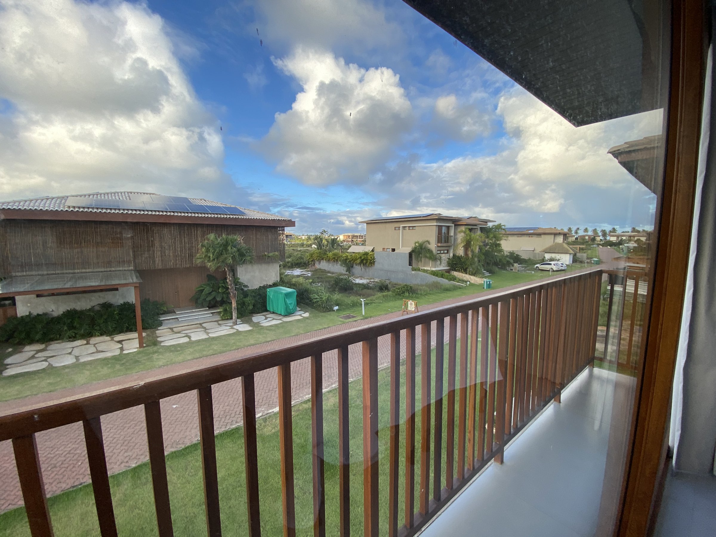 Varanda com vista para o jardim